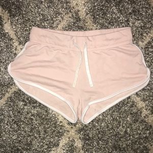 Pink shorts with fake pocket